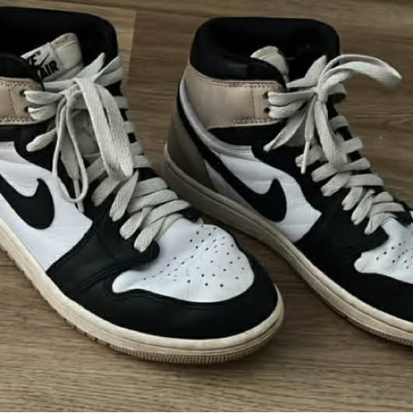 Nike Men's Black and White Sneakers with Tan Soles - Picture 4 of 9